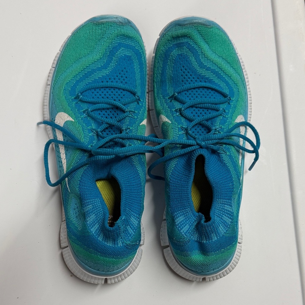 Nike Women's Teal and Blue Athletic Shoes
